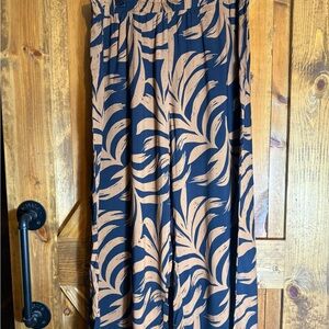 Charlie Paige Navy and Tan Wide Leg Pants